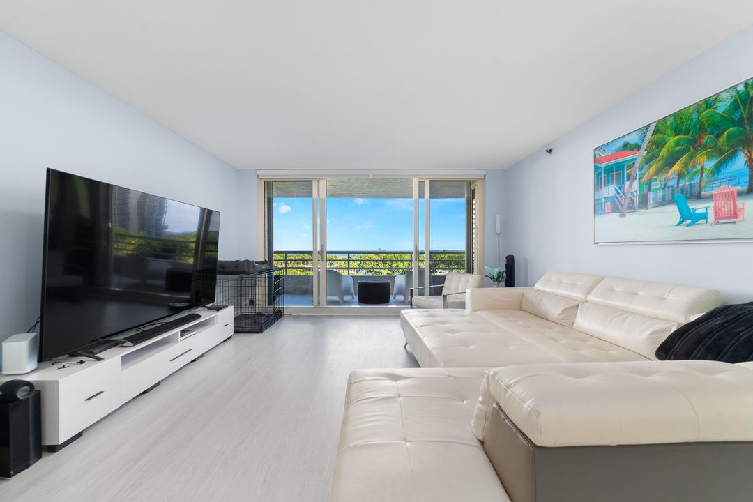 Под контрактом: $6,750 (2 спален, 2 ванн, 1438 Квадратных фут)