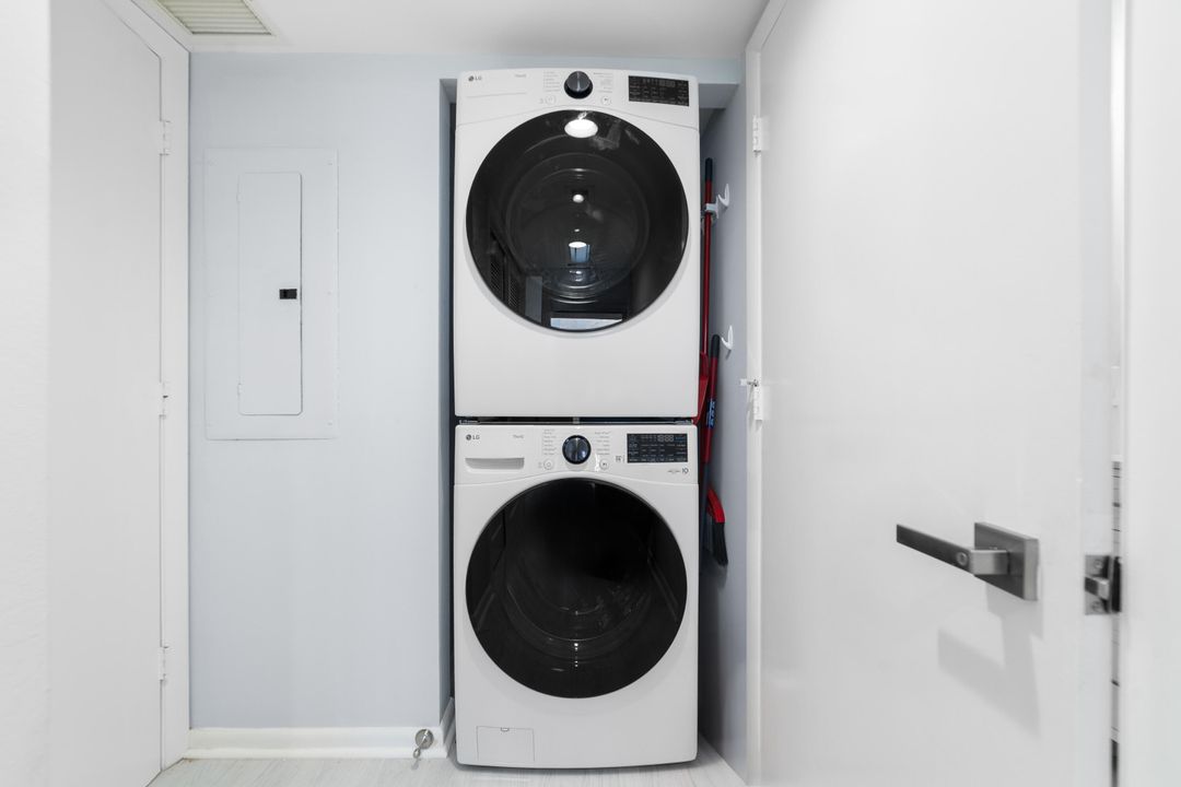 Под контрактом: $6,750 (2 спален, 2 ванн, 1438 Квадратных фут)