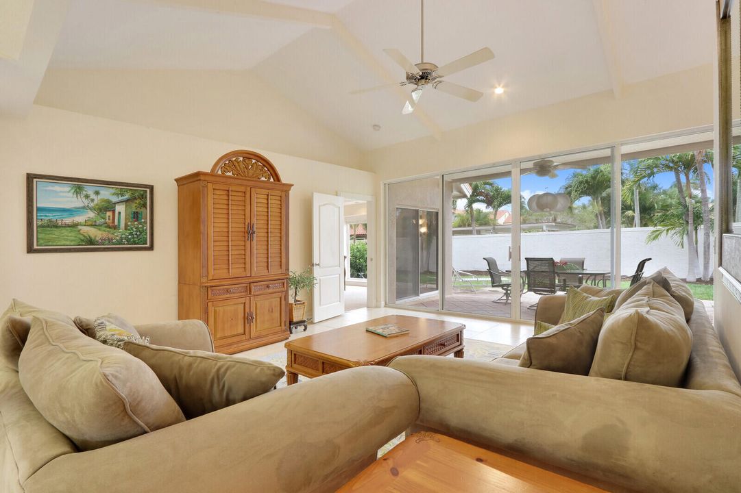 В аренду: $6,300 (3 спален, 2 ванн, 1963 Квадратных фут)