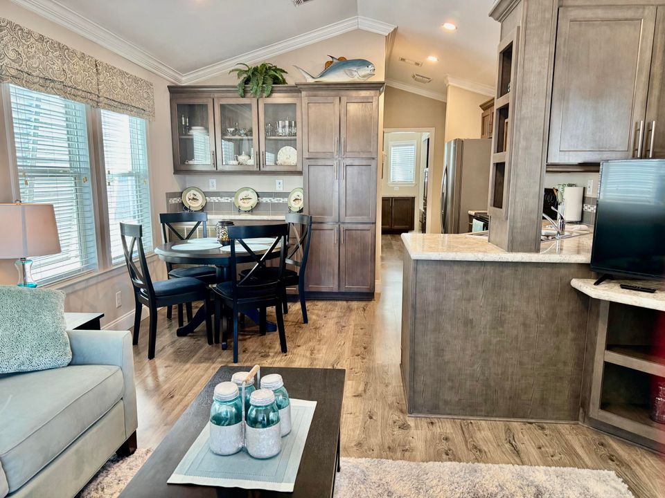 待售: $179,000 (1 贝兹, 1 浴室, 685 平方英尺)