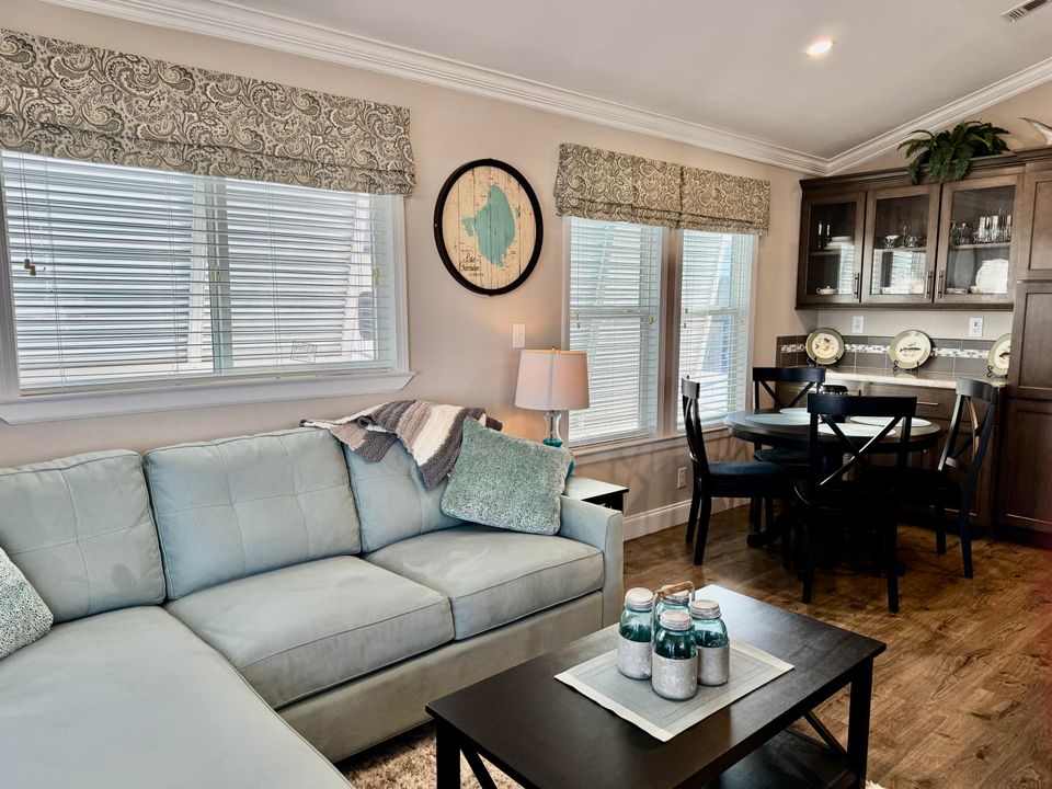 待售: $179,000 (1 贝兹, 1 浴室, 685 平方英尺)