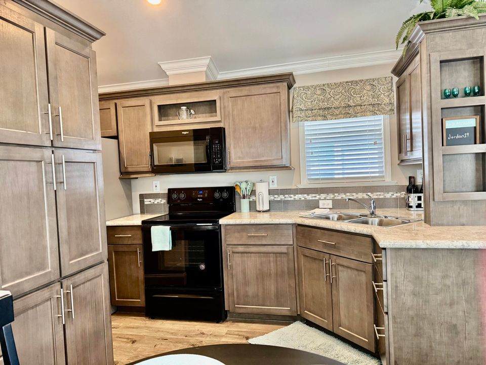 待售: $179,000 (1 贝兹, 1 浴室, 685 平方英尺)