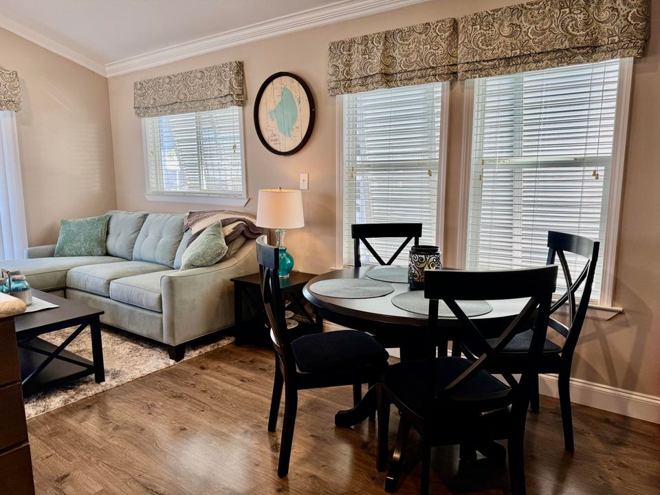 待售: $179,000 (1 贝兹, 1 浴室, 685 平方英尺)