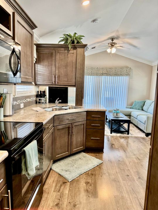 待售: $179,000 (1 贝兹, 1 浴室, 685 平方英尺)