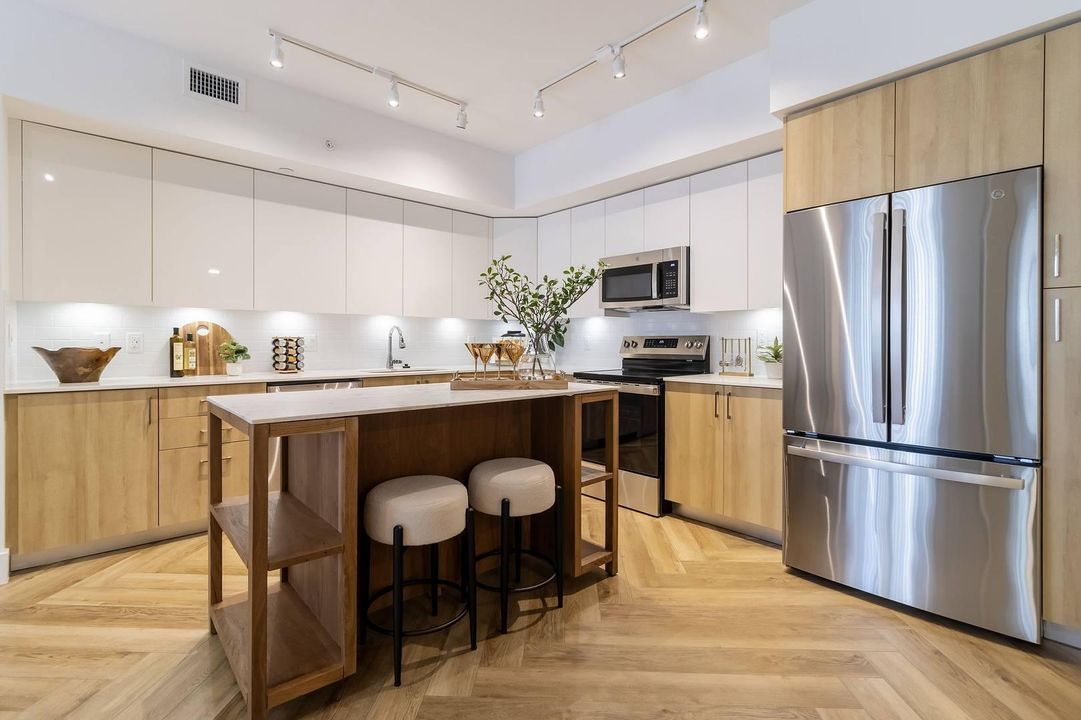 For Rent: $4,299 (3 beds, 2 baths, 2111 Square Feet)