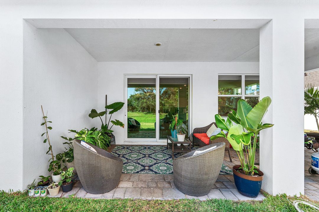 For Sale: $609,000 (4 beds, 2 baths, 2033 Square Feet)