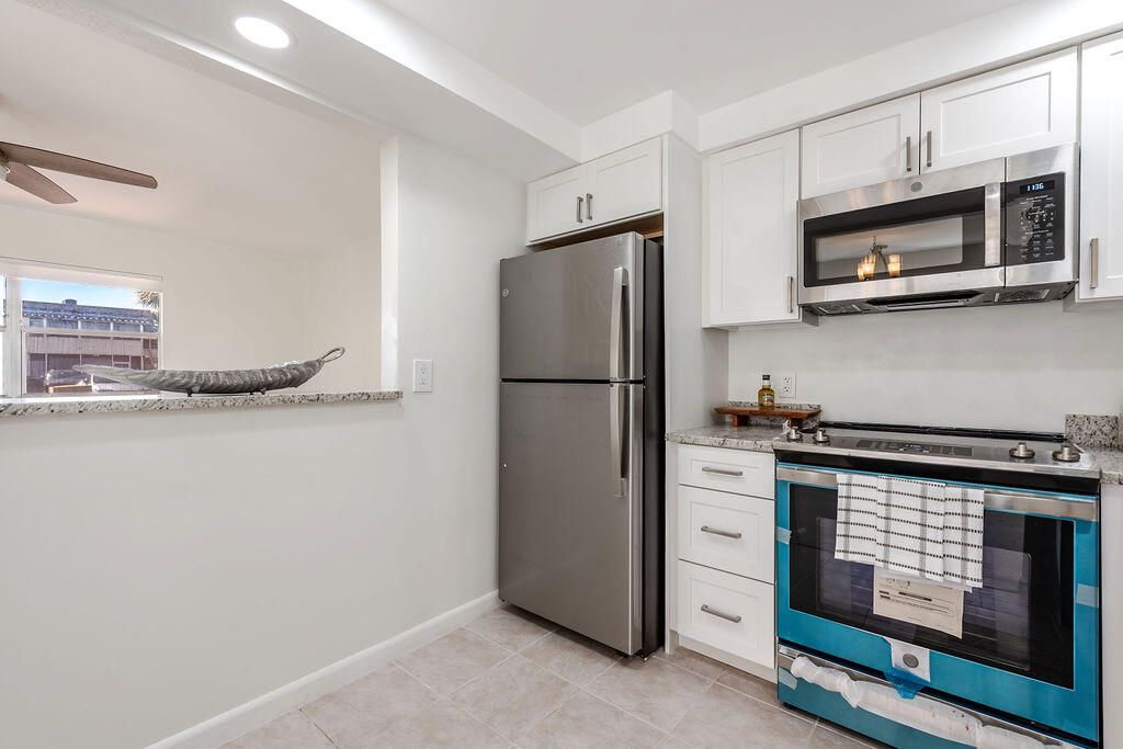 合同活跃: $114,000 (1 贝兹, 1 浴室, 720 平方英尺)