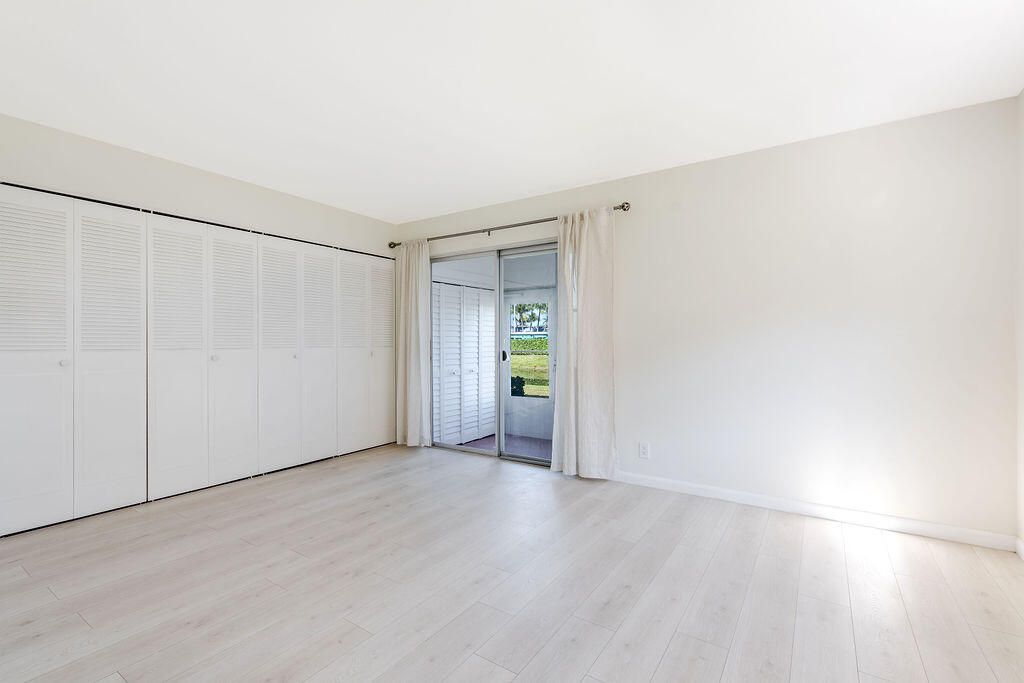 合同活跃: $114,000 (1 贝兹, 1 浴室, 720 平方英尺)