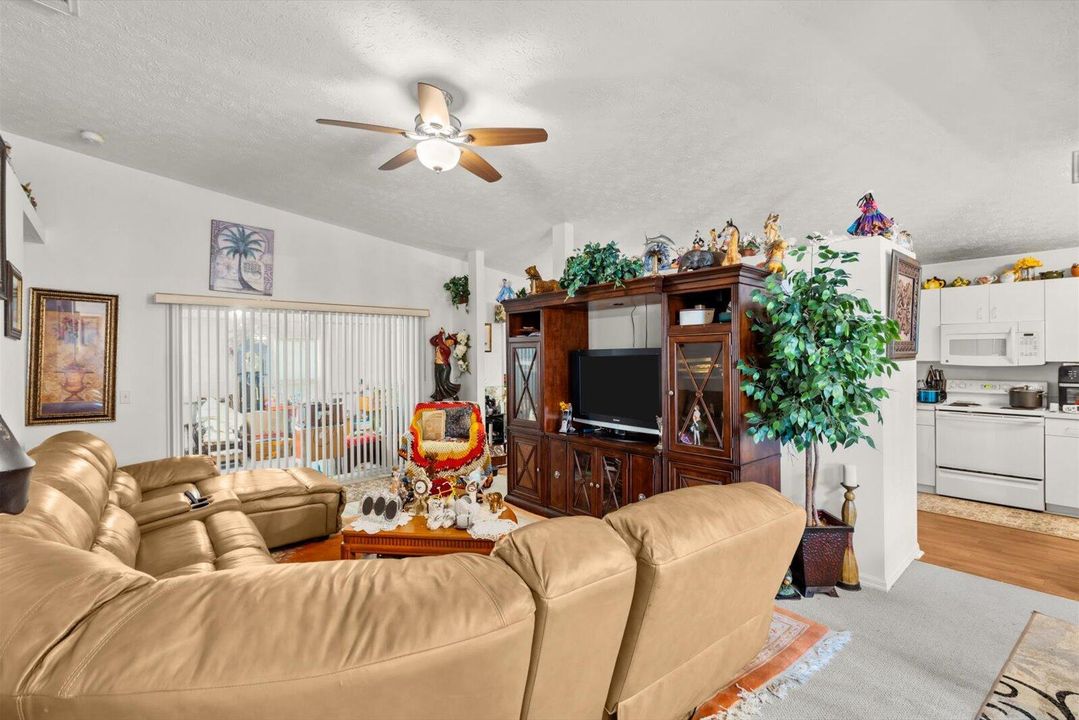 For Sale: $315,000 (3 beds, 2 baths, 1657 Square Feet)