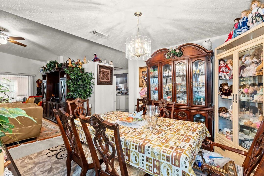 For Sale: $315,000 (3 beds, 2 baths, 1657 Square Feet)