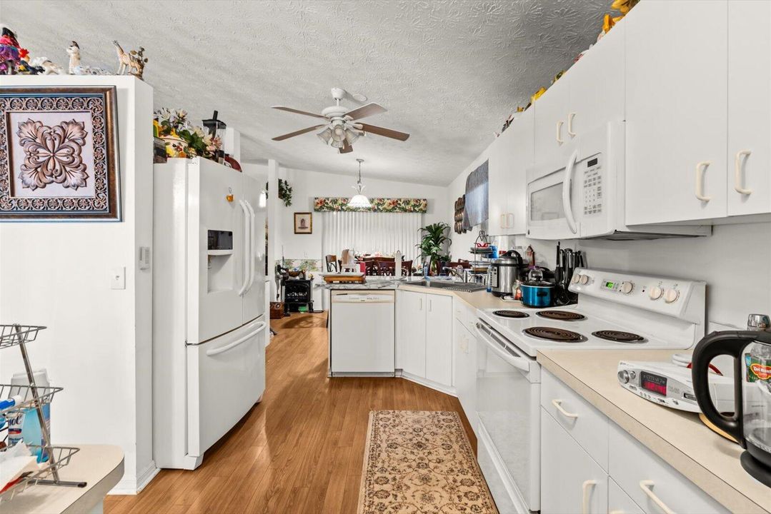 For Sale: $315,000 (3 beds, 2 baths, 1657 Square Feet)