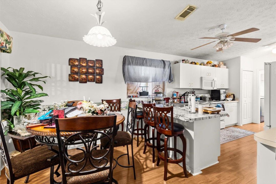 For Sale: $315,000 (3 beds, 2 baths, 1657 Square Feet)