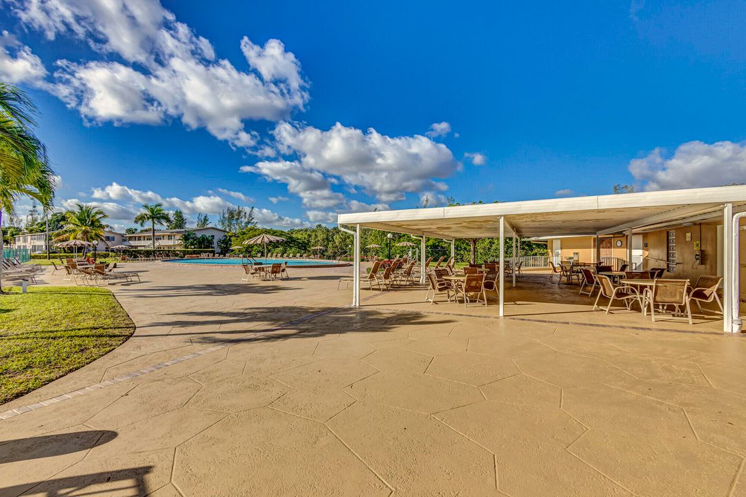 For Sale: $179,000 (2 beds, 2 baths, 978 Square Feet)