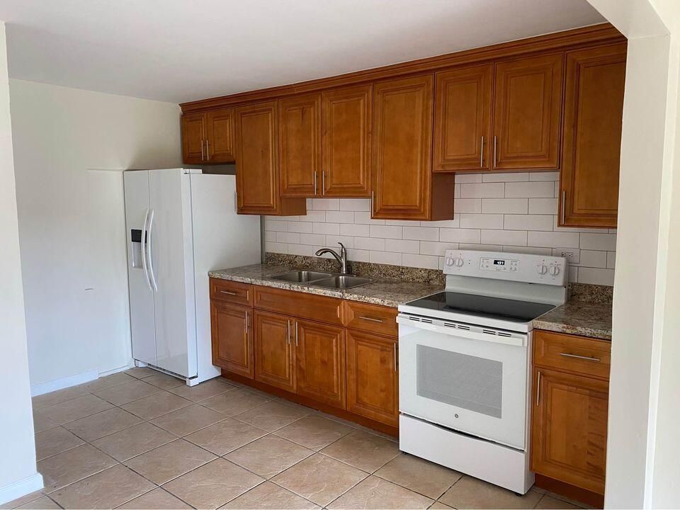 For Rent: $2,450 (3 beds, 2 baths, 1292 Square Feet)