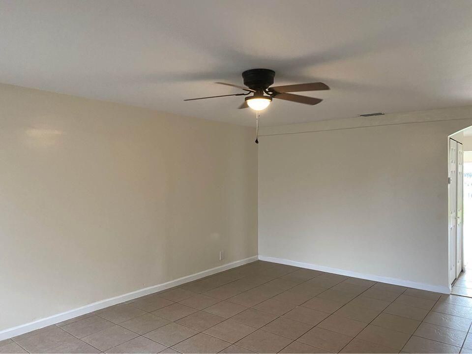 For Rent: $2,450 (3 beds, 2 baths, 1292 Square Feet)