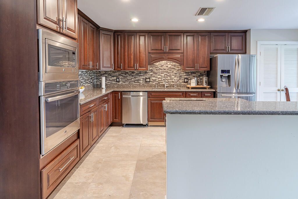 For Rent: $3,800 (4 beds, 3 baths, 2563 Square Feet)