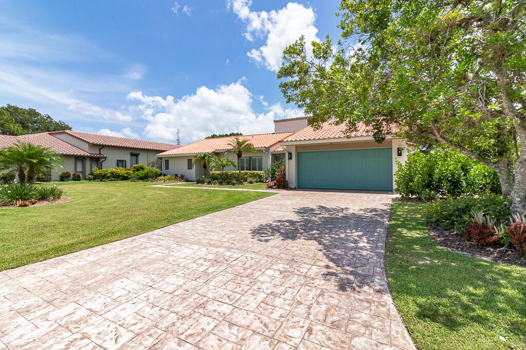 For Rent: $3,800 (4 beds, 3 baths, 2563 Square Feet)