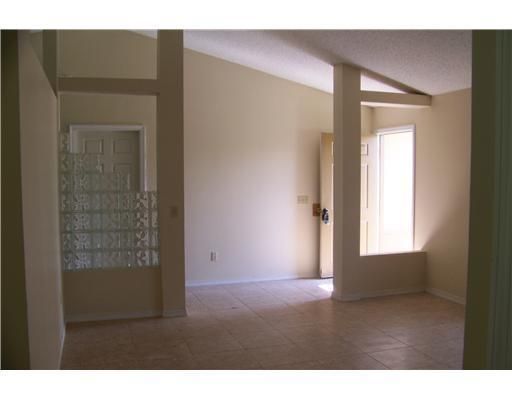 For Rent: $2,400 (3 beds, 2 baths, 1814 Square Feet)