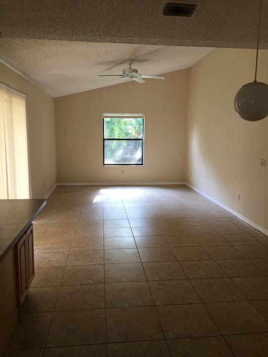 For Rent: $2,400 (3 beds, 2 baths, 1814 Square Feet)