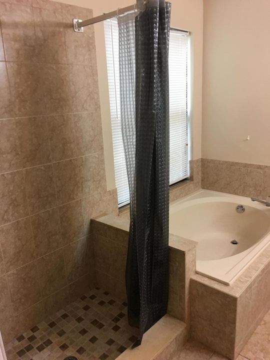 For Rent: $2,400 (3 beds, 2 baths, 1814 Square Feet)