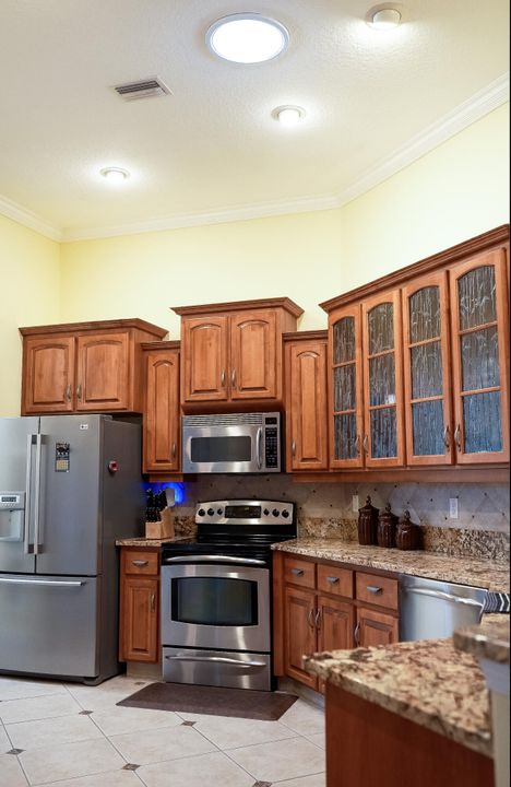 For Sale: $800,000 (3 beds, 3 baths, 2763 Square Feet)