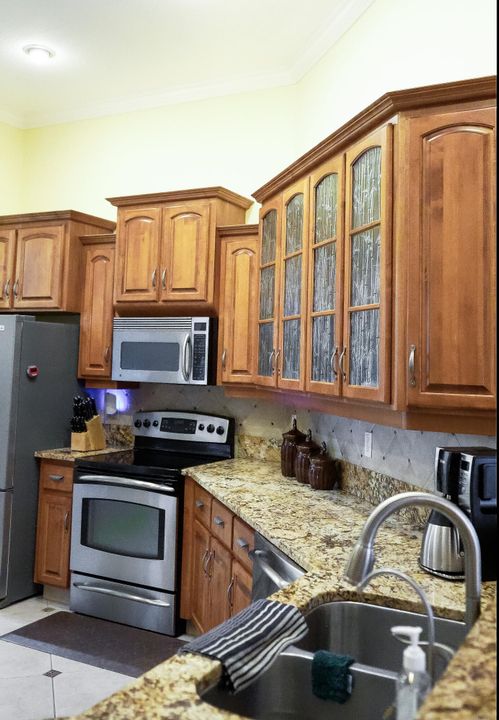 For Sale: $800,000 (3 beds, 3 baths, 2763 Square Feet)