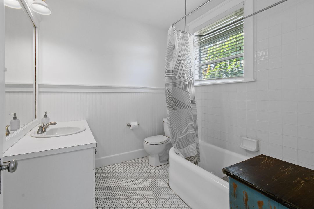 For Sale: $979,000 (6 beds, 5 baths, 3120 Square Feet)