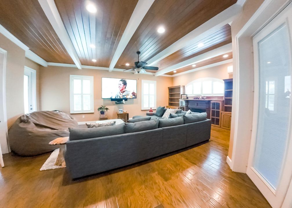 For Sale: $800,000 (3 beds, 3 baths, 2763 Square Feet)