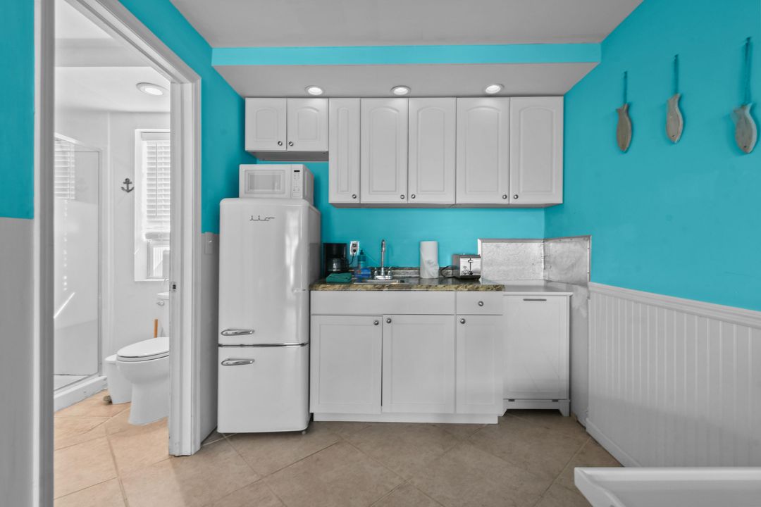 For Sale: $979,000 (6 beds, 5 baths, 3120 Square Feet)