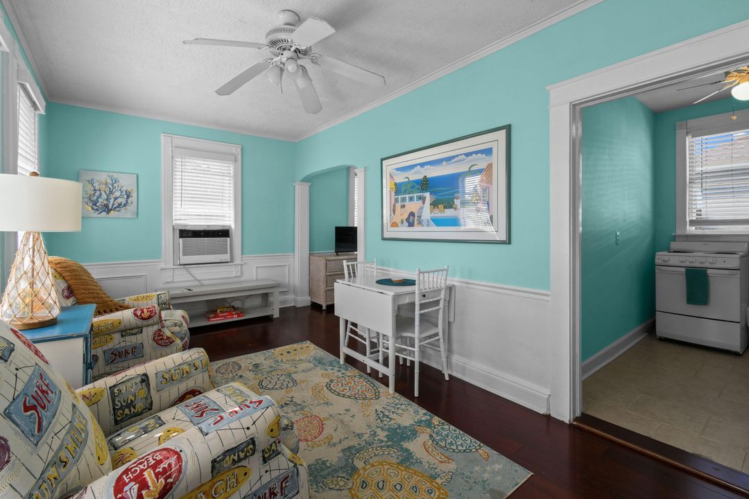 For Sale: $979,000 (6 beds, 5 baths, 3120 Square Feet)