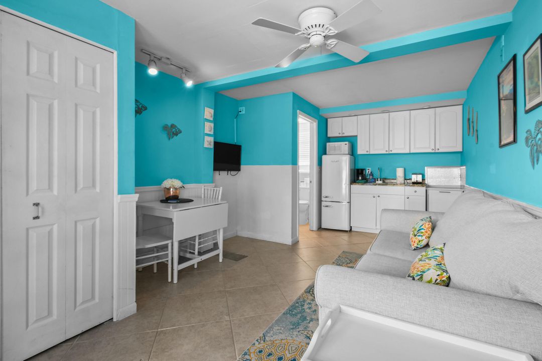 For Sale: $979,000 (6 beds, 5 baths, 3120 Square Feet)