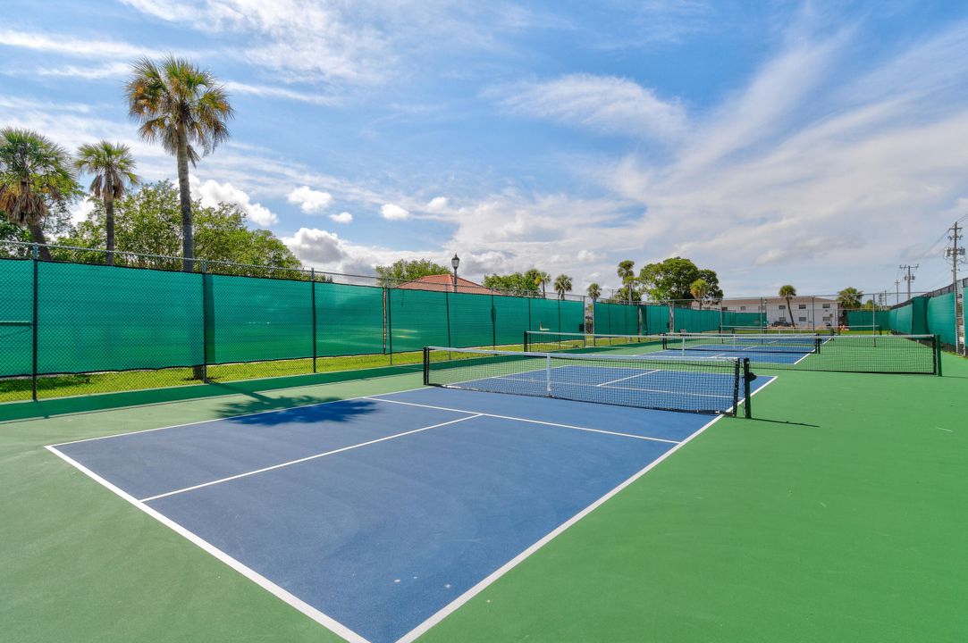 For Sale: $979,000 (6 beds, 5 baths, 3120 Square Feet)