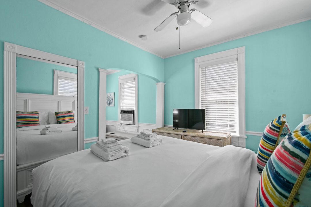 For Sale: $979,000 (6 beds, 5 baths, 3120 Square Feet)