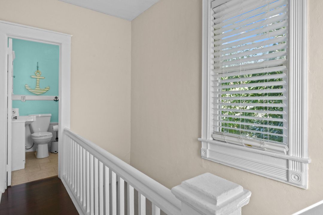 For Sale: $979,000 (6 beds, 5 baths, 3120 Square Feet)