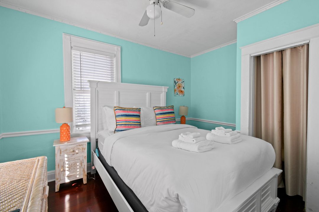 For Sale: $979,000 (6 beds, 5 baths, 3120 Square Feet)