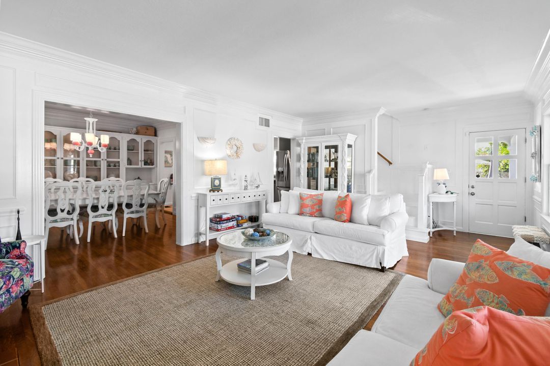 For Sale: $979,000 (6 beds, 5 baths, 3120 Square Feet)