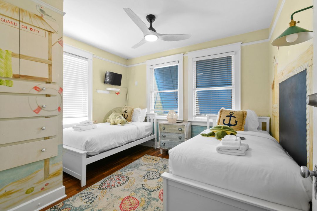 For Sale: $979,000 (6 beds, 5 baths, 3120 Square Feet)