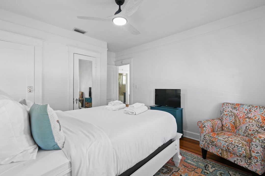 For Sale: $979,000 (6 beds, 5 baths, 3120 Square Feet)