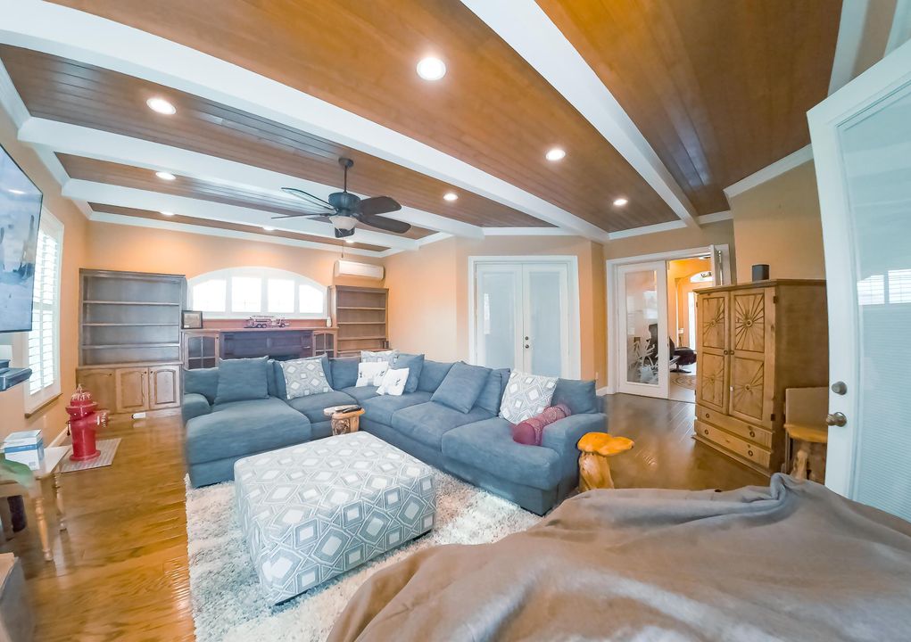 For Sale: $800,000 (3 beds, 3 baths, 2763 Square Feet)