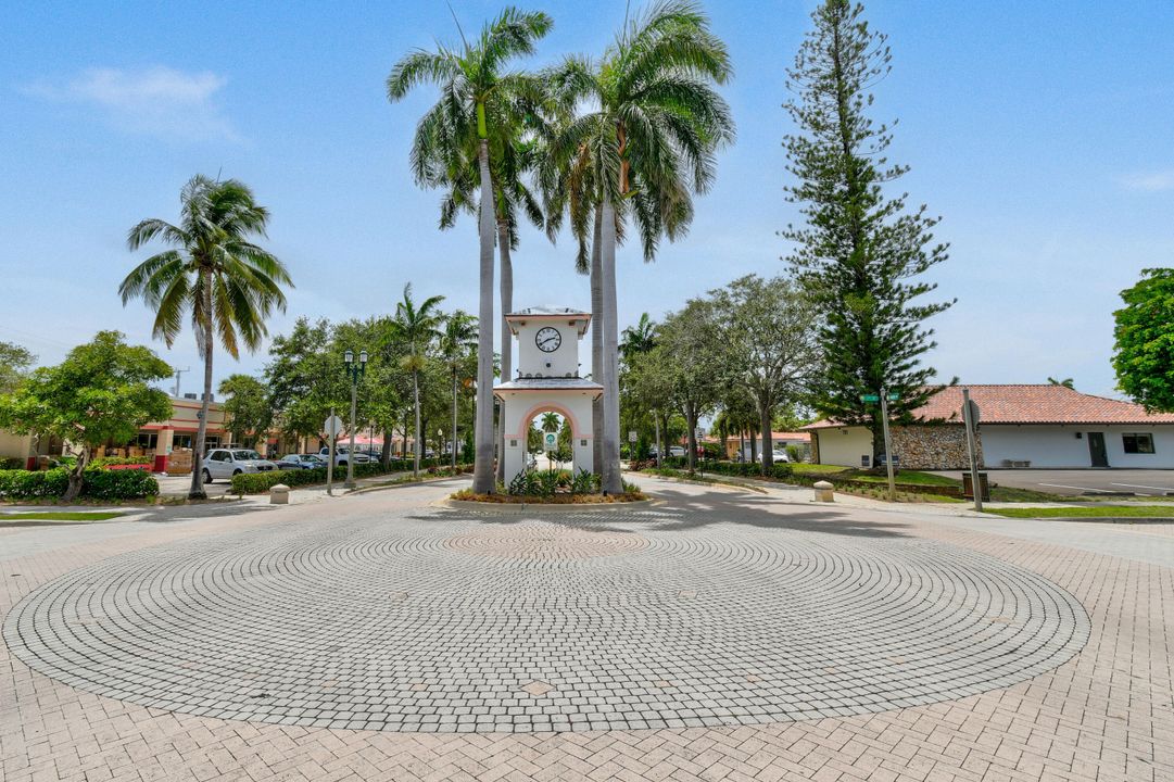 For Sale: $979,000 (6 beds, 5 baths, 3120 Square Feet)