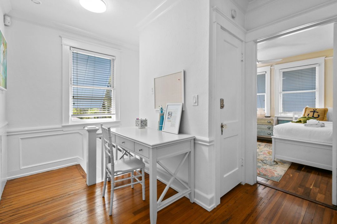 For Sale: $979,000 (6 beds, 5 baths, 3120 Square Feet)