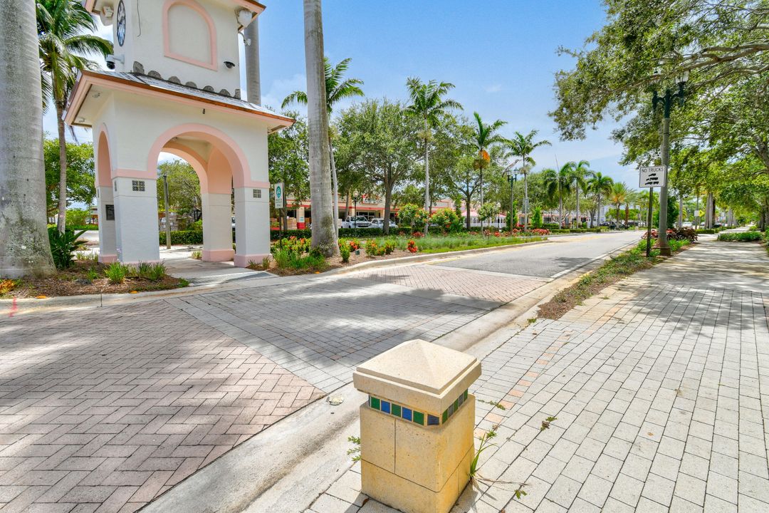 For Sale: $979,000 (6 beds, 5 baths, 3120 Square Feet)