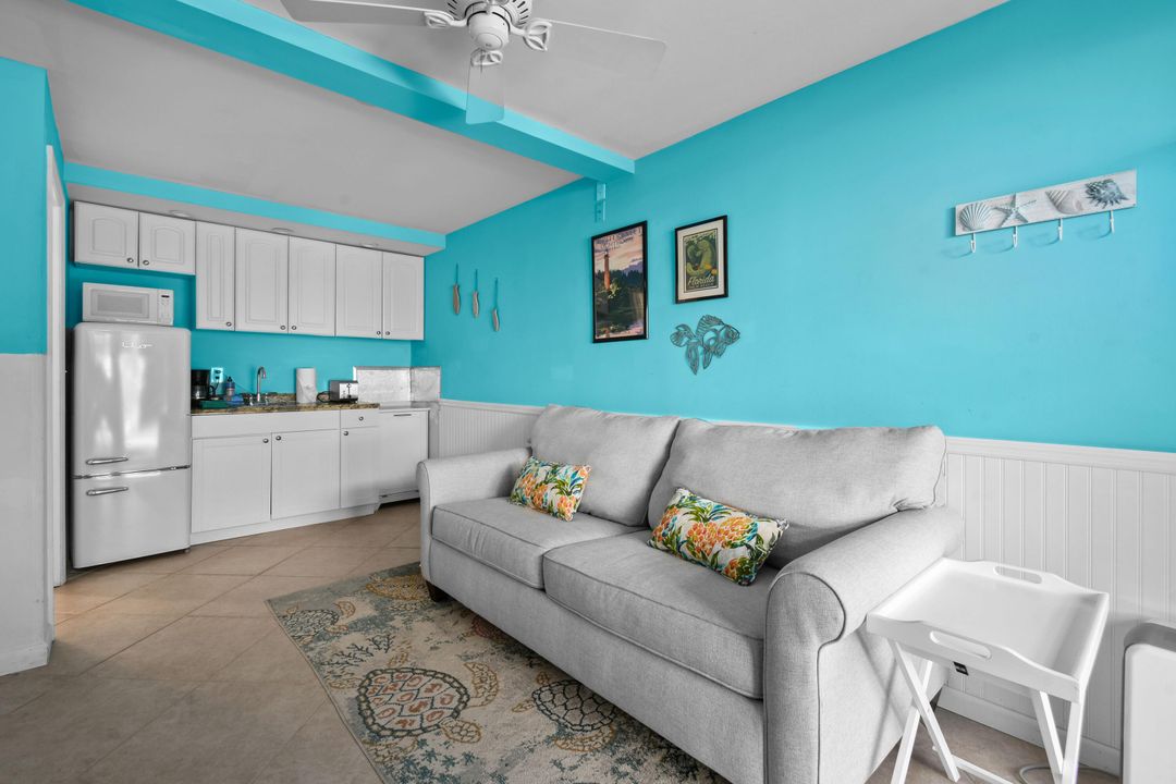 For Sale: $979,000 (6 beds, 5 baths, 3120 Square Feet)