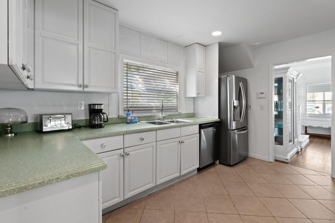 For Sale: $979,000 (6 beds, 5 baths, 3120 Square Feet)