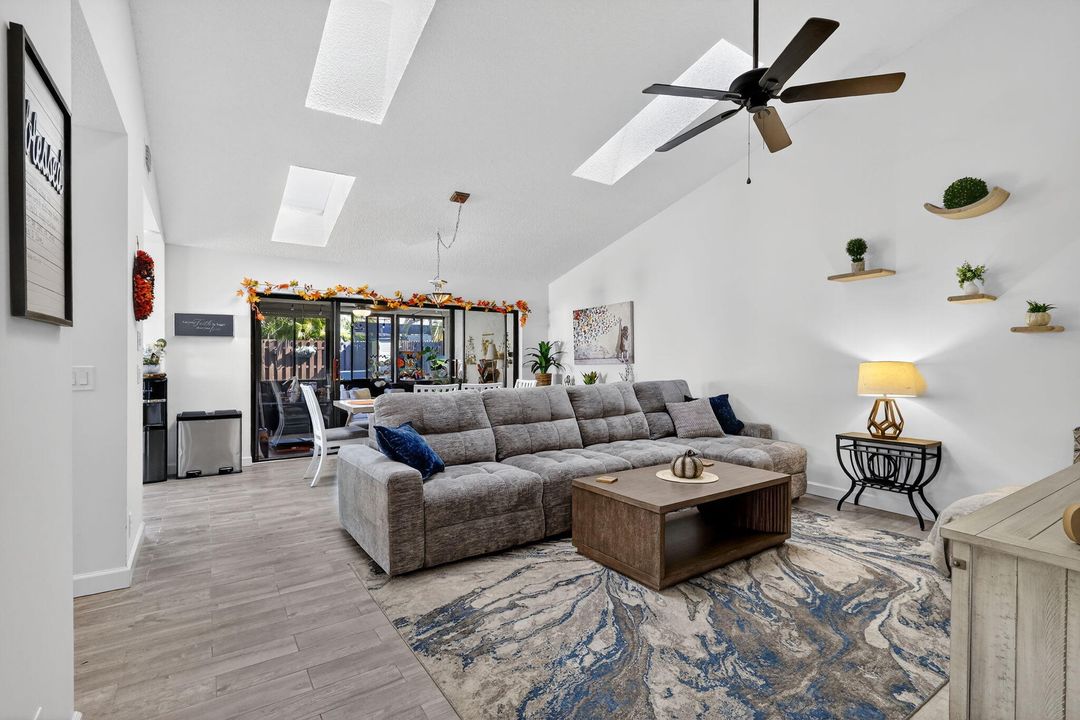 待售: $499,900 (2 贝兹, 2 浴室, 1193 平方英尺)