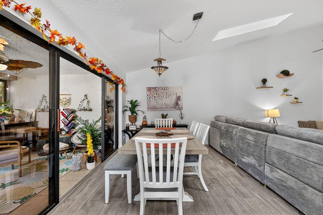 待售: $499,900 (2 贝兹, 2 浴室, 1193 平方英尺)