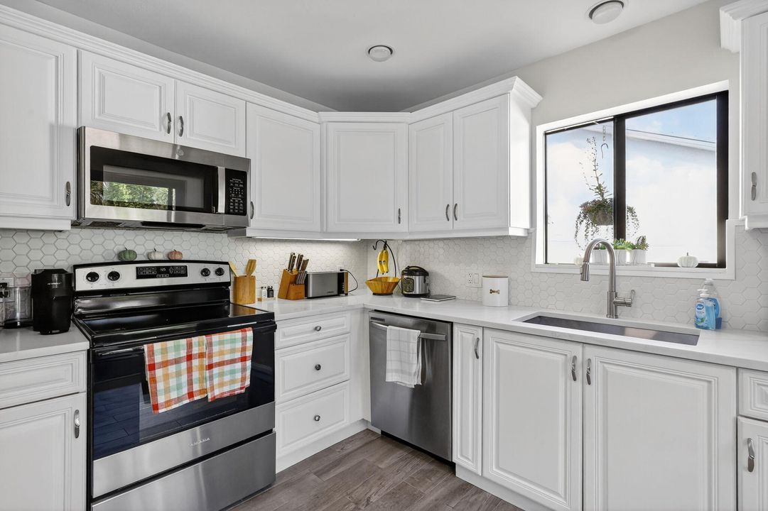 待售: $499,900 (2 贝兹, 2 浴室, 1193 平方英尺)