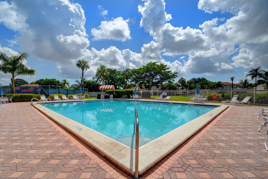 待售: $499,900 (2 贝兹, 2 浴室, 1193 平方英尺)