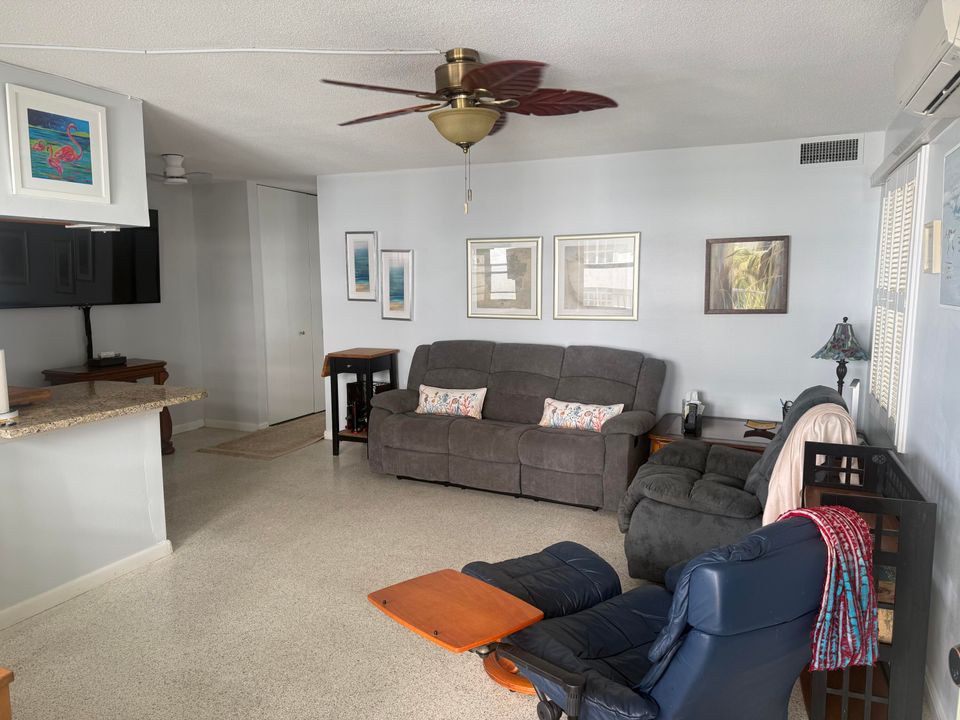 For Rent: $1,995 (1 beds, 1 baths, 620 Square Feet)