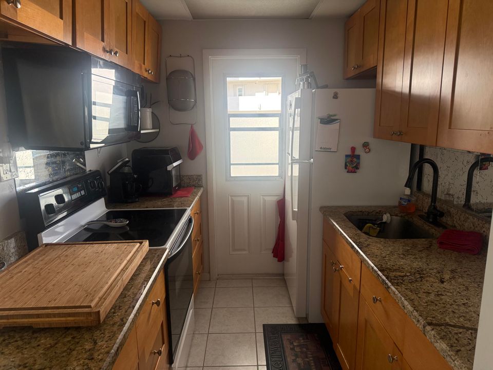 For Rent: $1,995 (1 beds, 1 baths, 620 Square Feet)